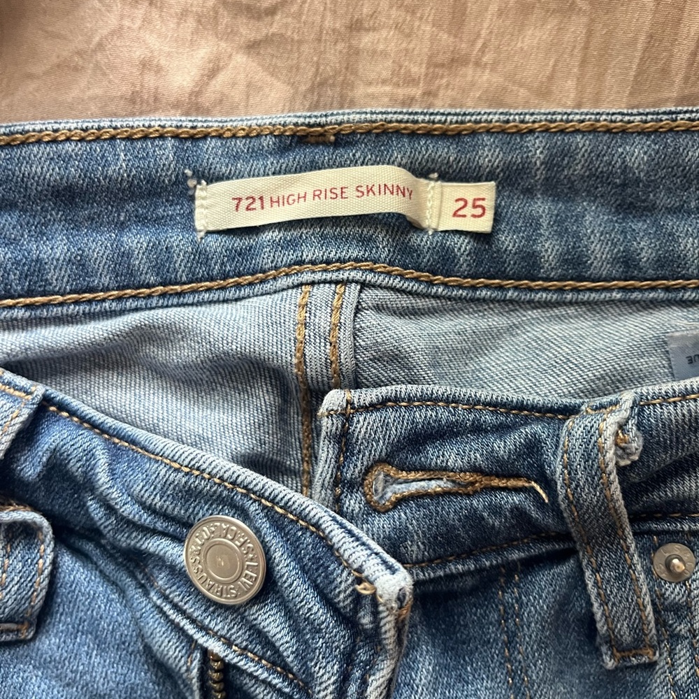Levi 722 high rise skinny jeans